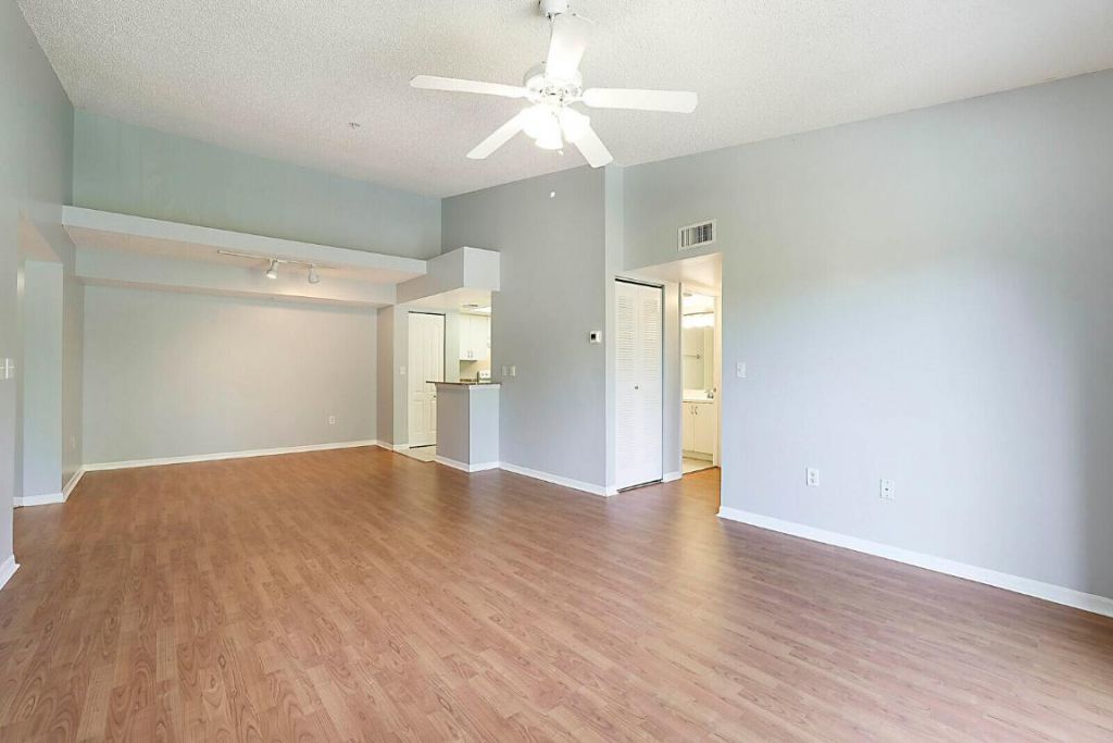 100 Crestwood Court N, Unit 113, Royal Palm Beach, FL 33411 Photo