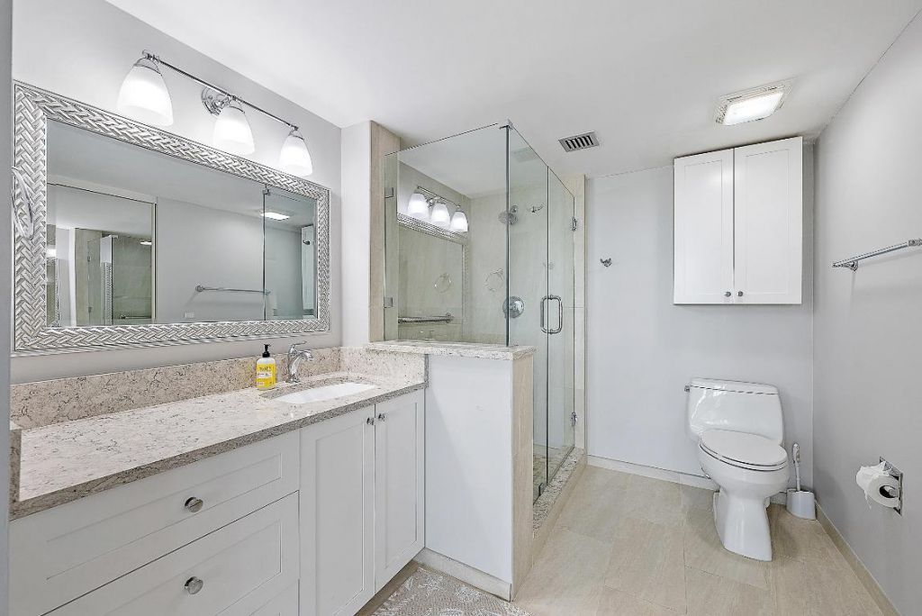 301 S Seas Drive, Unit 305, Jupiter, FL 33477 Photo