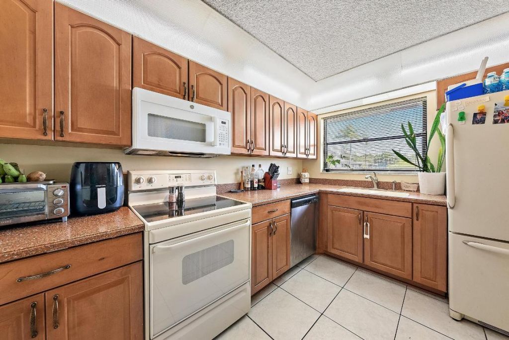 1271 SE Parkview Place, Unit H11, Stuart, FL 34994 Photo