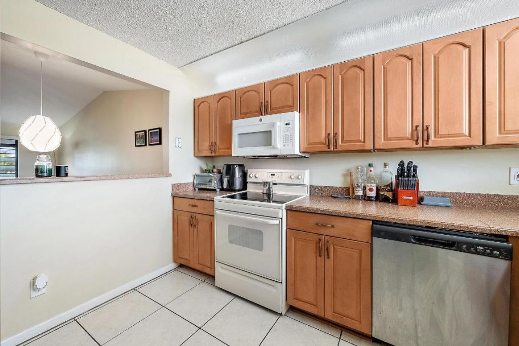 1271 SE Parkview Place, Unit H11, Stuart, FL 34994 Photo