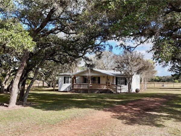 415 County Road 457 , Hallettsville, TX 77964