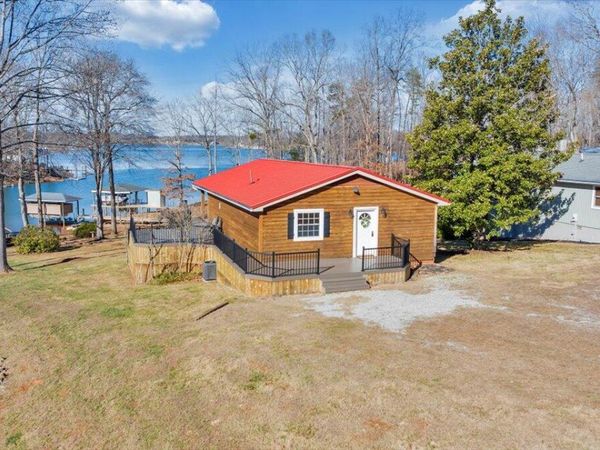 1111 Jefferson Dock RD, Penhook, VA 24137