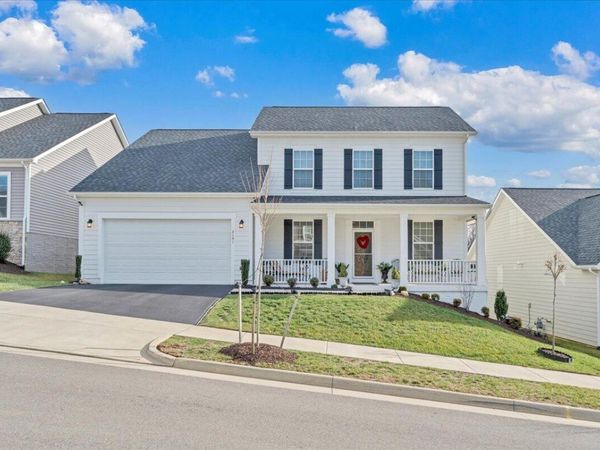 2141 Kings Walk DR NE, Roanoke, VA 24012