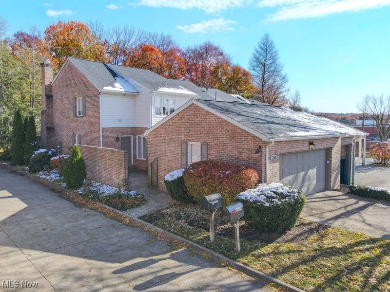 2592 Falmouth Road, Fairlawn, OH 44333 Photo 1