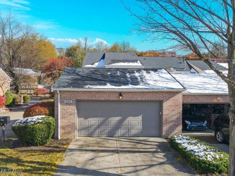 2592 Falmouth Road, Fairlawn, OH 44333 Photo 2