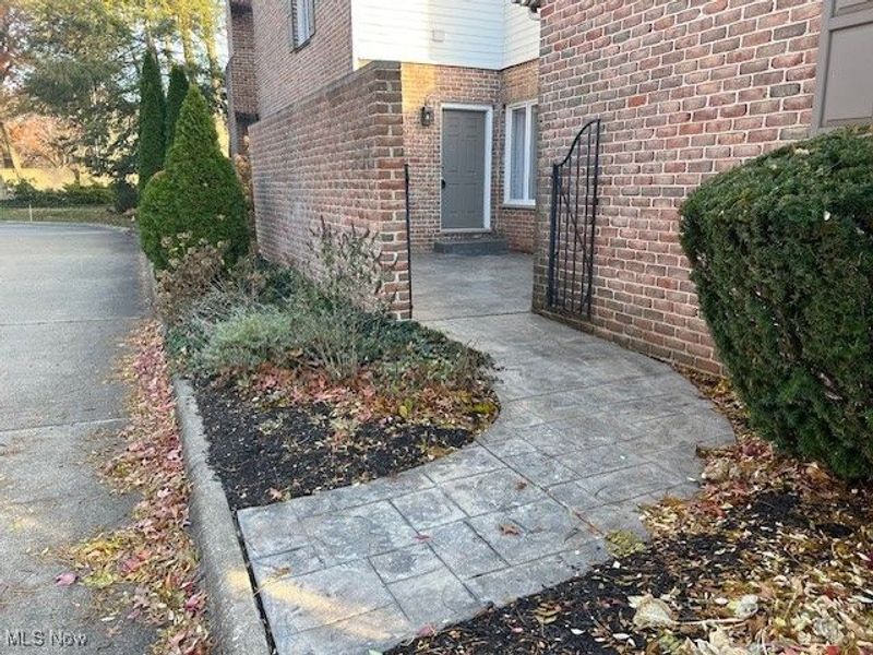 2592 Falmouth Road, Fairlawn, OH 44333 Photo 3