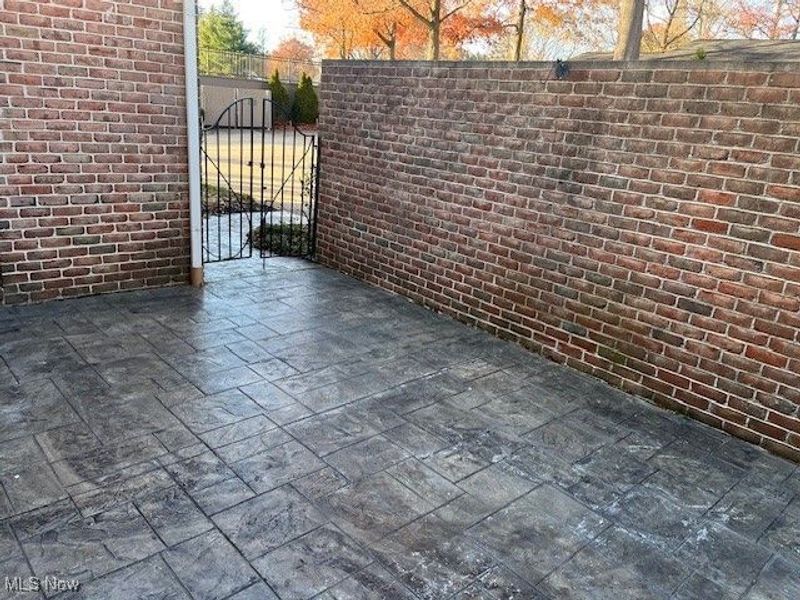 2592 Falmouth Road, Fairlawn, OH 44333 Photo 4