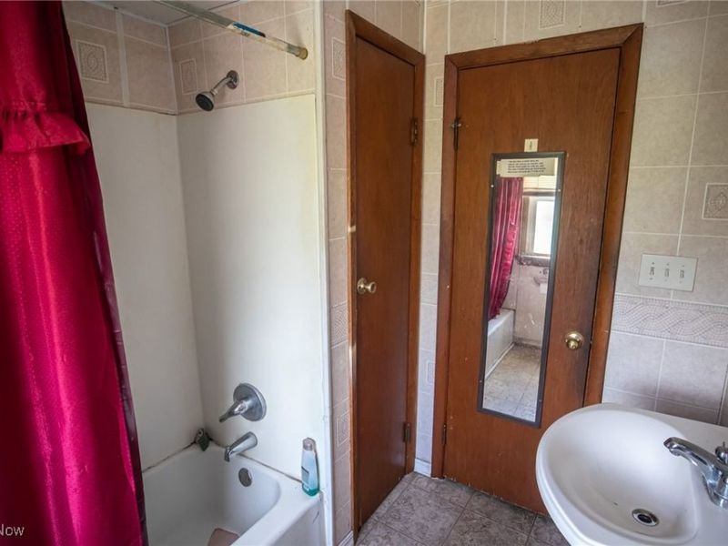 14903 Glendale Avenue, Cleveland, OH 44128 Photo 10