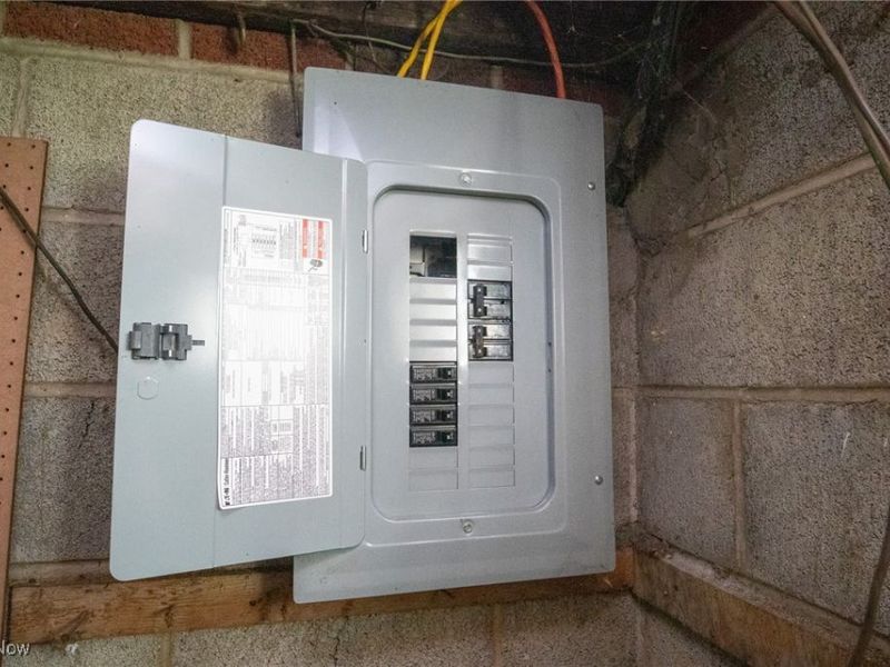 14903 Glendale Avenue, Cleveland, OH 44128 Photo 12