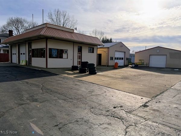 1414 E High Avenue, New Philadelphia, OH 44663