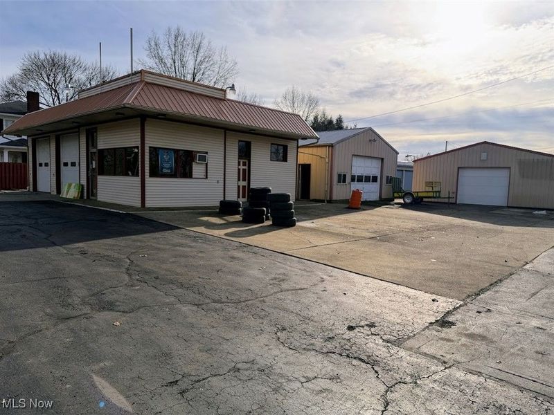 1414 E High Avenue, New Philadelphia, OH 44663 Photo 1