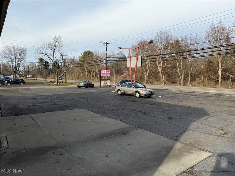 1414 E High Avenue, New Philadelphia, OH 44663 Photo 11