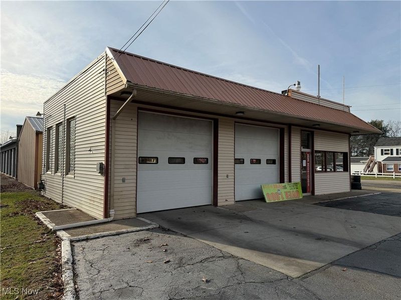 1414 E High Avenue, New Philadelphia, OH 44663 Photo 2