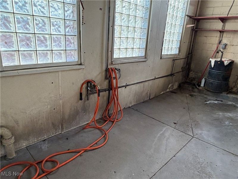 1414 E High Avenue, New Philadelphia, OH 44663 Photo 5