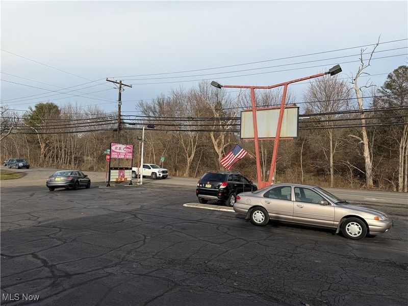 1414 E High Avenue, New Philadelphia, OH 44663 Photo 9