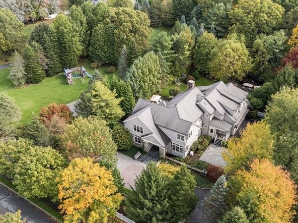 9 Stonegate Dr, Westwood, MA 02090