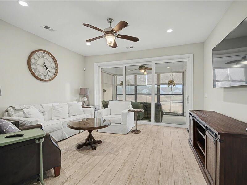 321 Bloomington Way Photo 28