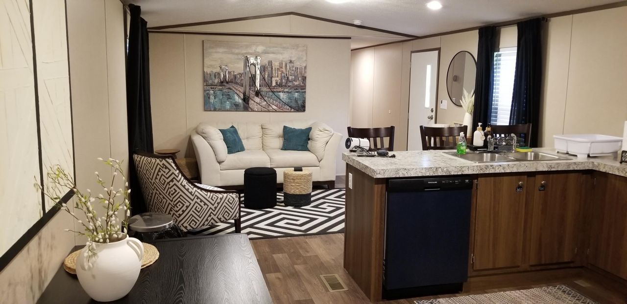 203 Poplar Street Photo 6