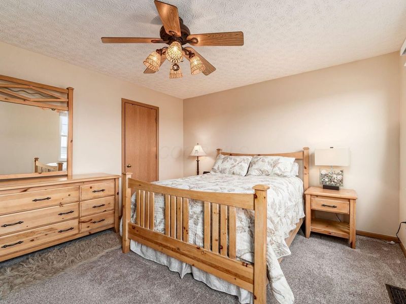 9215 Misty Dawn Drive, Columbus, OH 43240 Photo 12