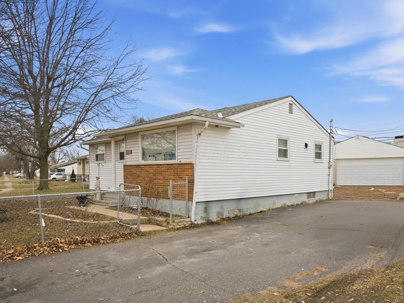 3860 Briggs Road, Columbus, OH 43228 Photo 3