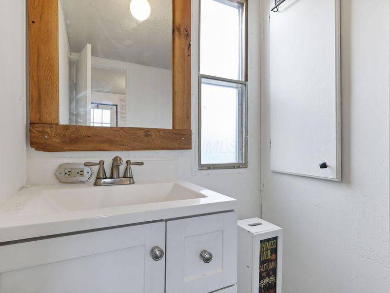 4141 Kershaw Drive, Columbus, OH 43207 Photo 12