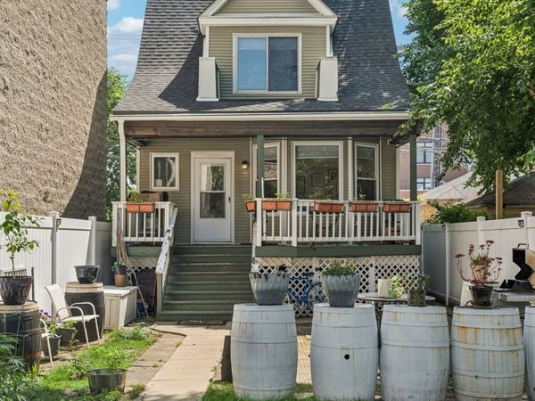 4911 N Ashland Avenue, Chicago, IL 60640