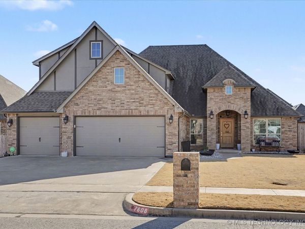 7608 E 82nd Place N, Owasso, OK 74055