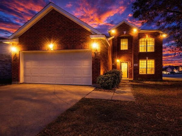 801 Gillon Drive, Arlington, TX 76001