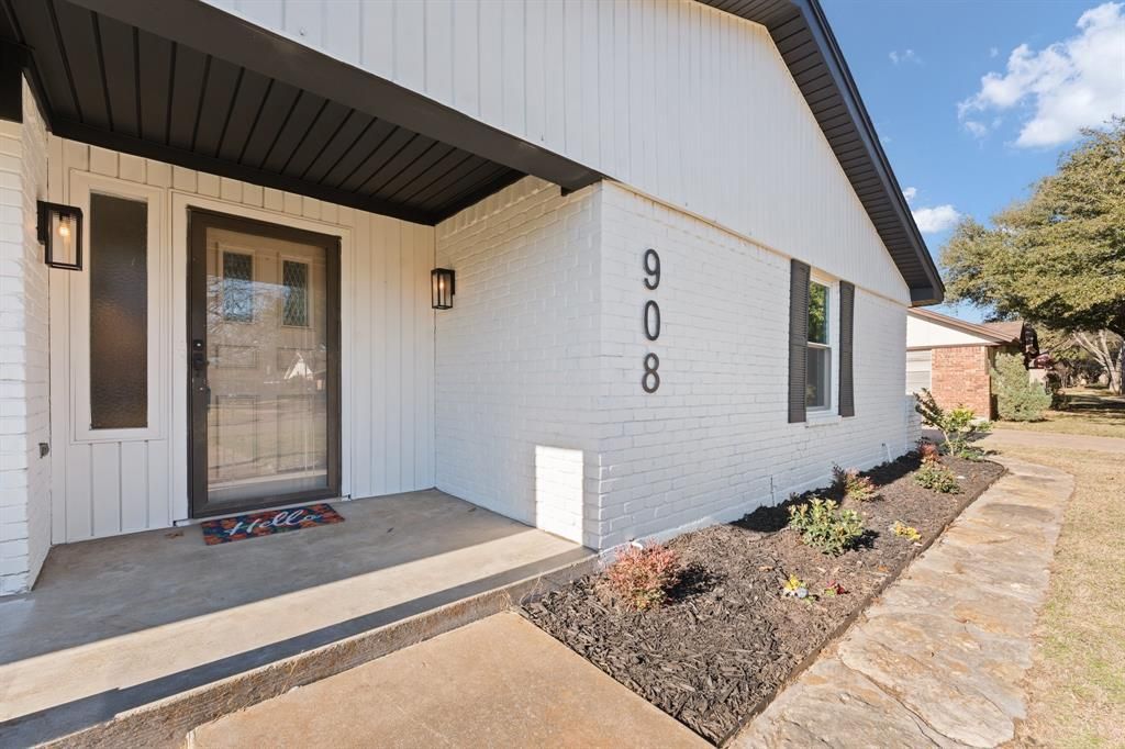 908 Stonelake Drive, Cleburne, TX 76033 Main Photo