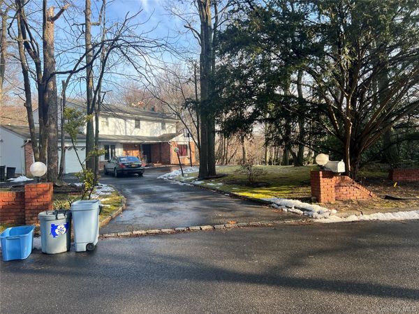 2 Herter Place , Dix Hills, NY 11746