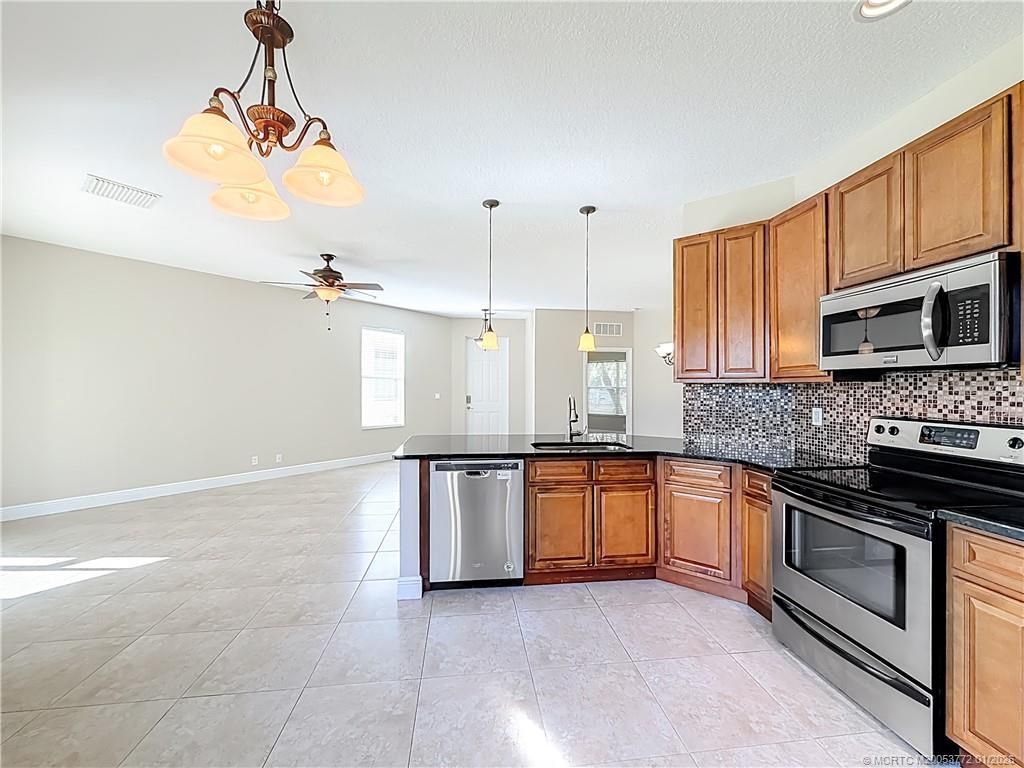 211 SW Deleon Springs Drive, Port Saint Lucie, FL 34986 Photo