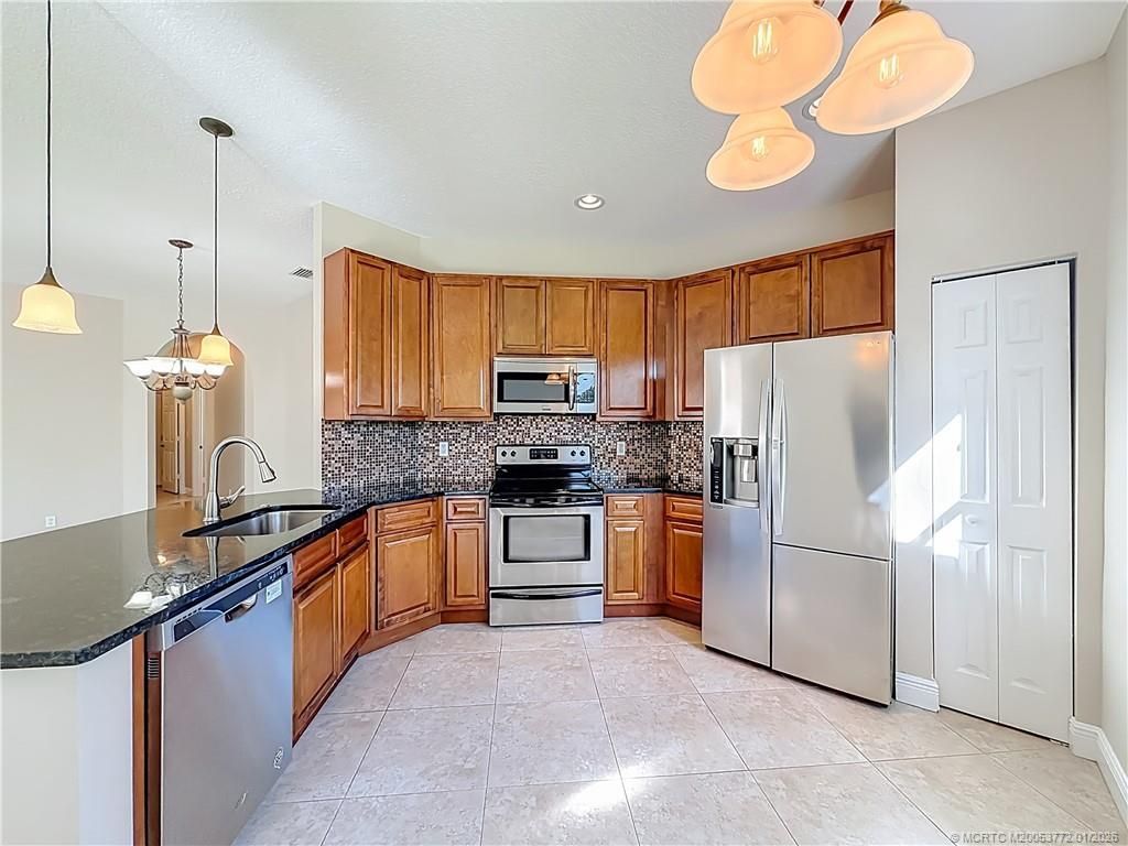 211 SW Deleon Springs Drive, Port Saint Lucie, FL 34986 Photo