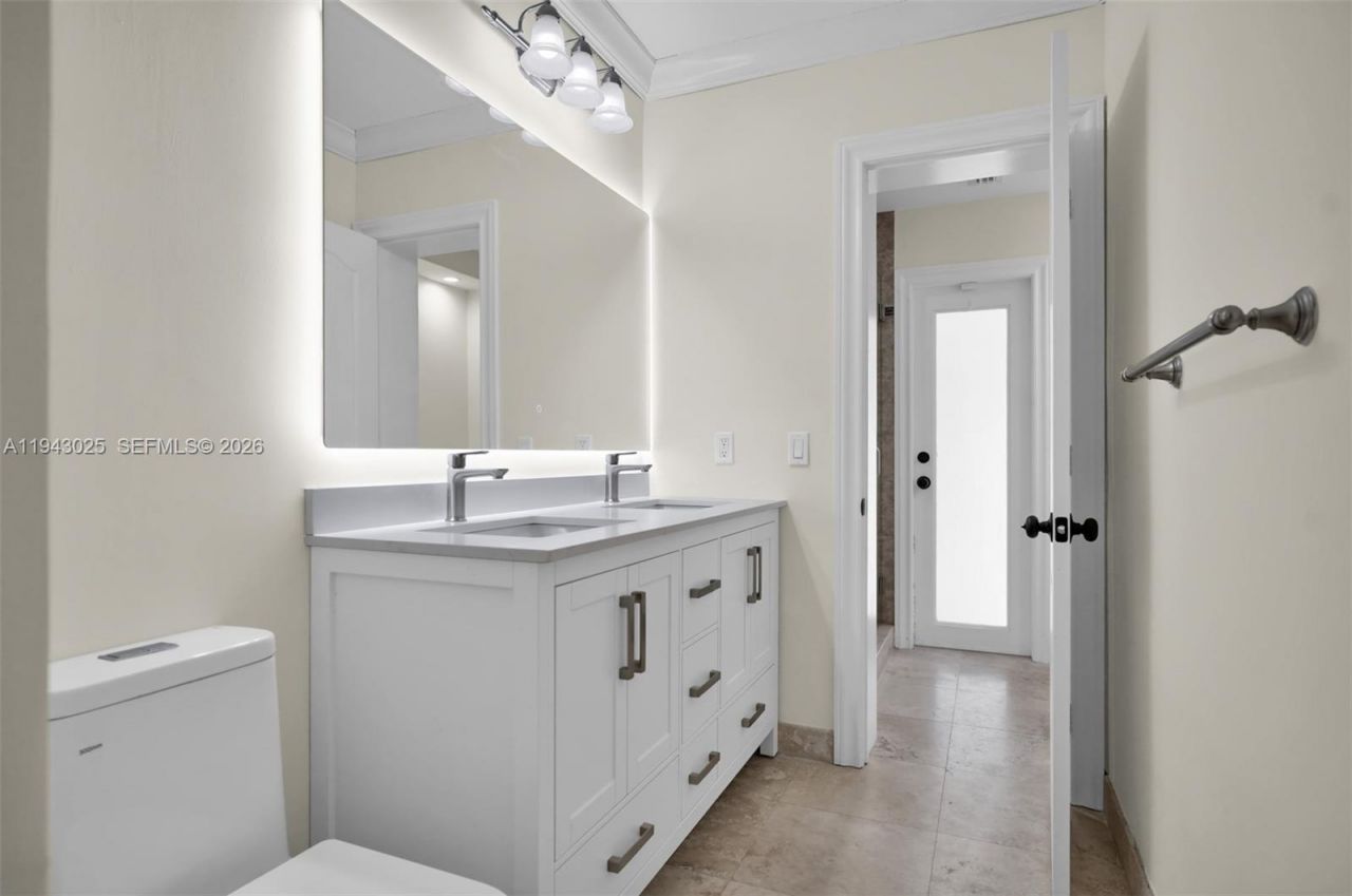 7695 SW 142nd St, Palmetto Bay, FL 33158 Photo