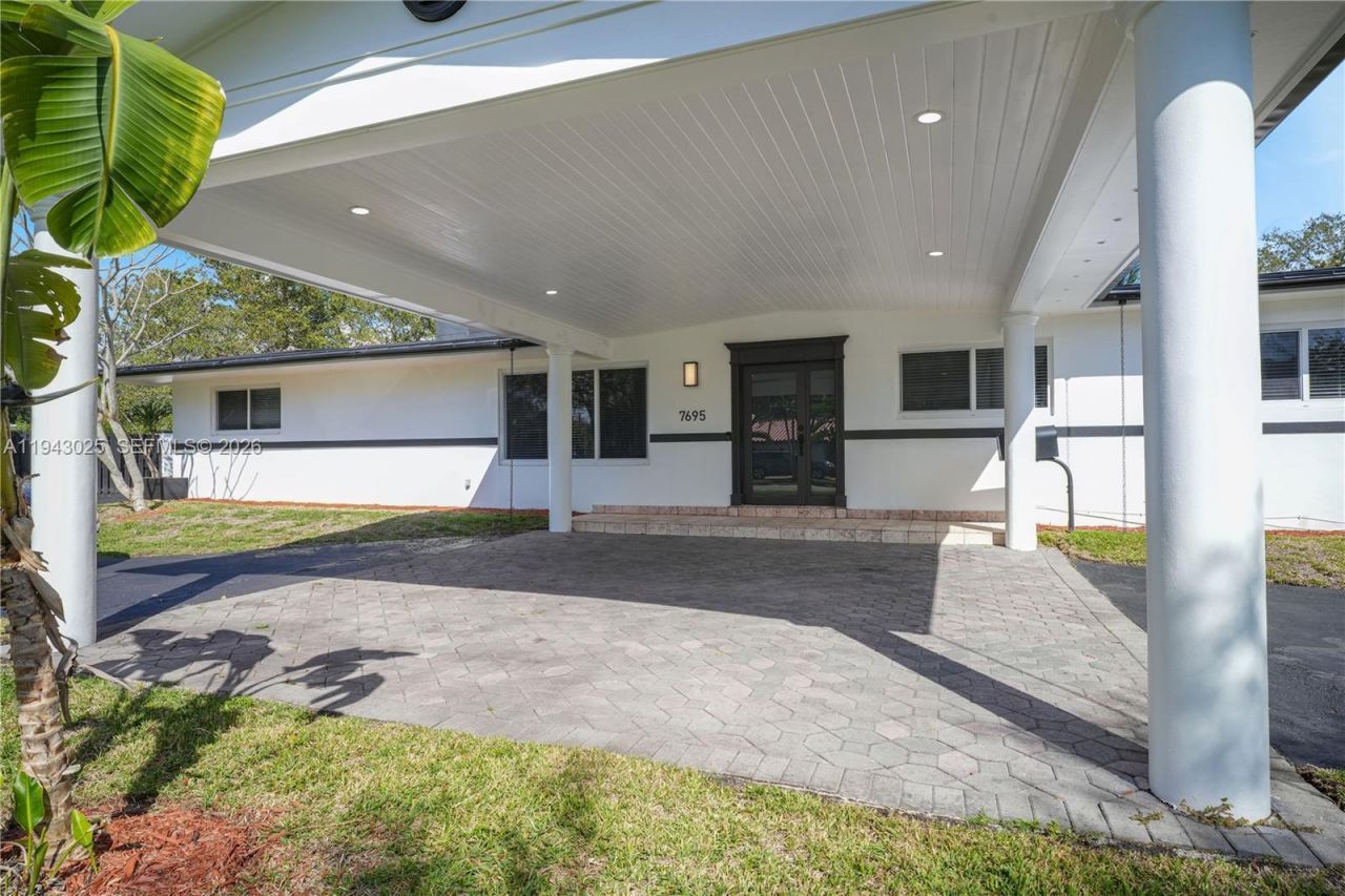 7695 SW 142nd St, Palmetto Bay, FL 33158 Photo