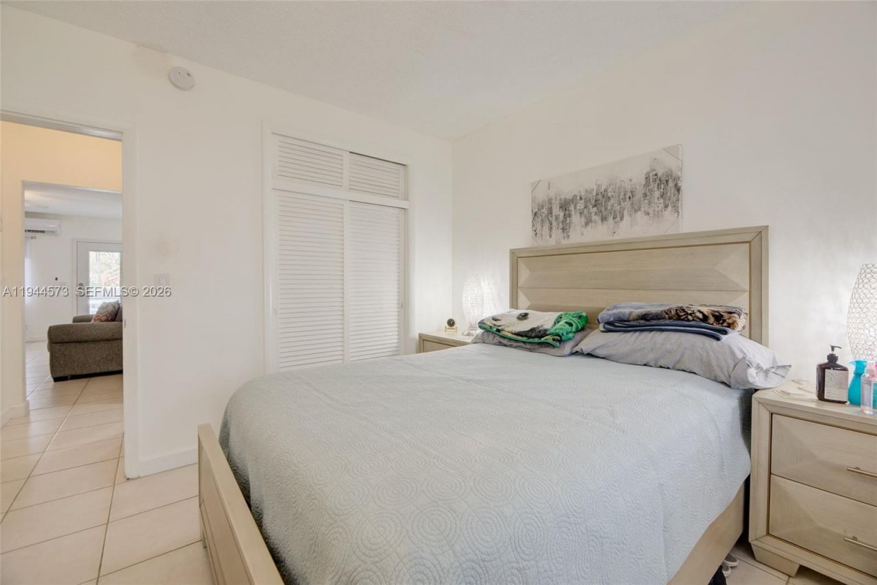 800 SW 11th Ave, Unit 9A, Hallandale Beach, FL 33009 Photo