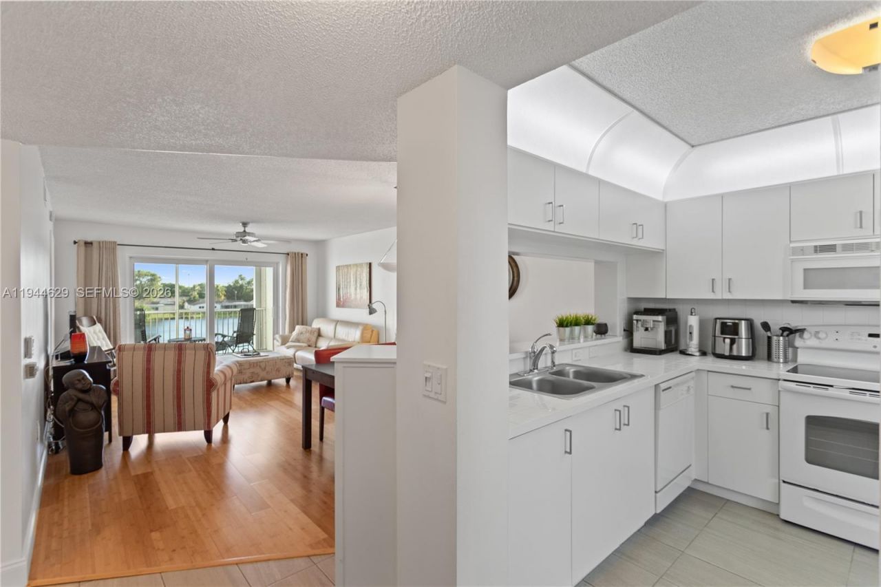 10208 NW 24th Pl, Unit 307, Sunrise, FL 33322 Photo