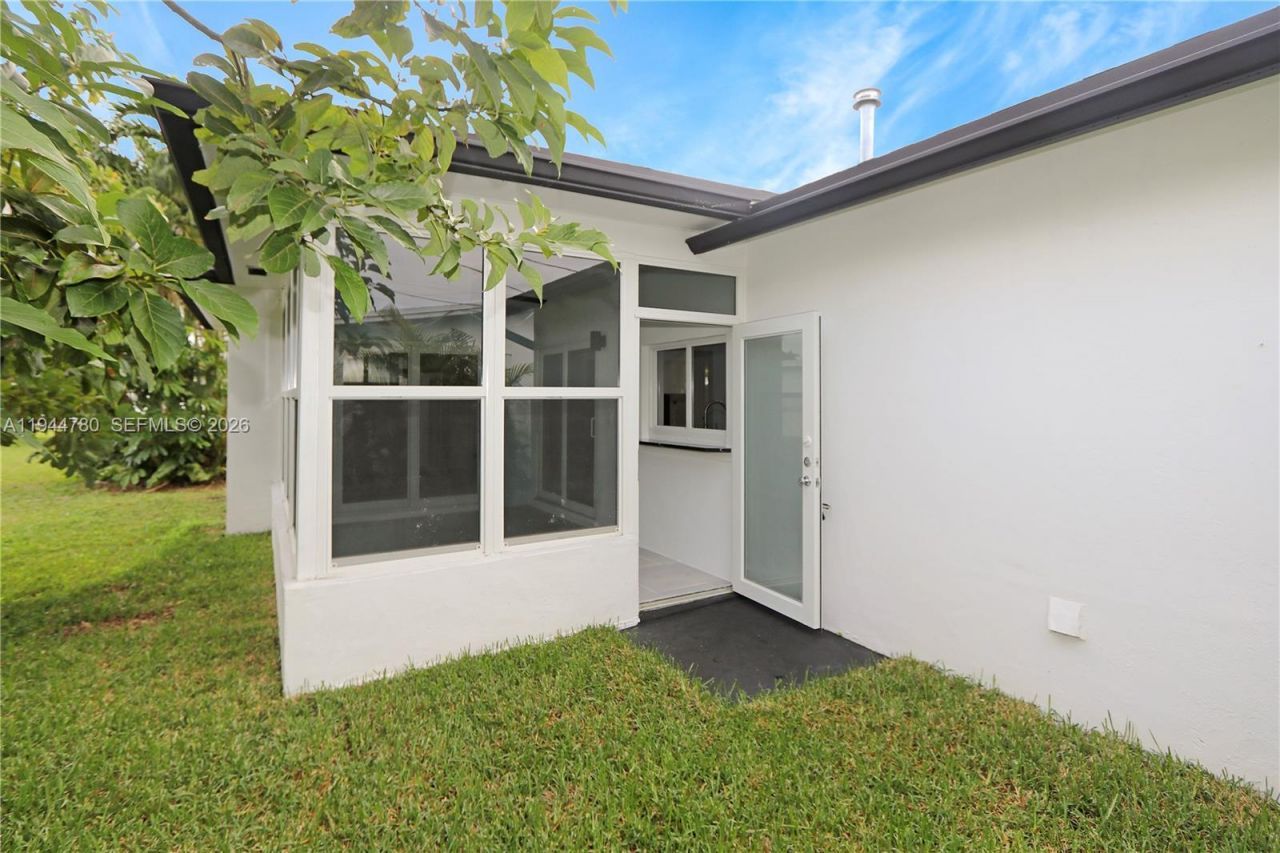 8235 NW 23rd St, Sunrise, FL 33322 Photo