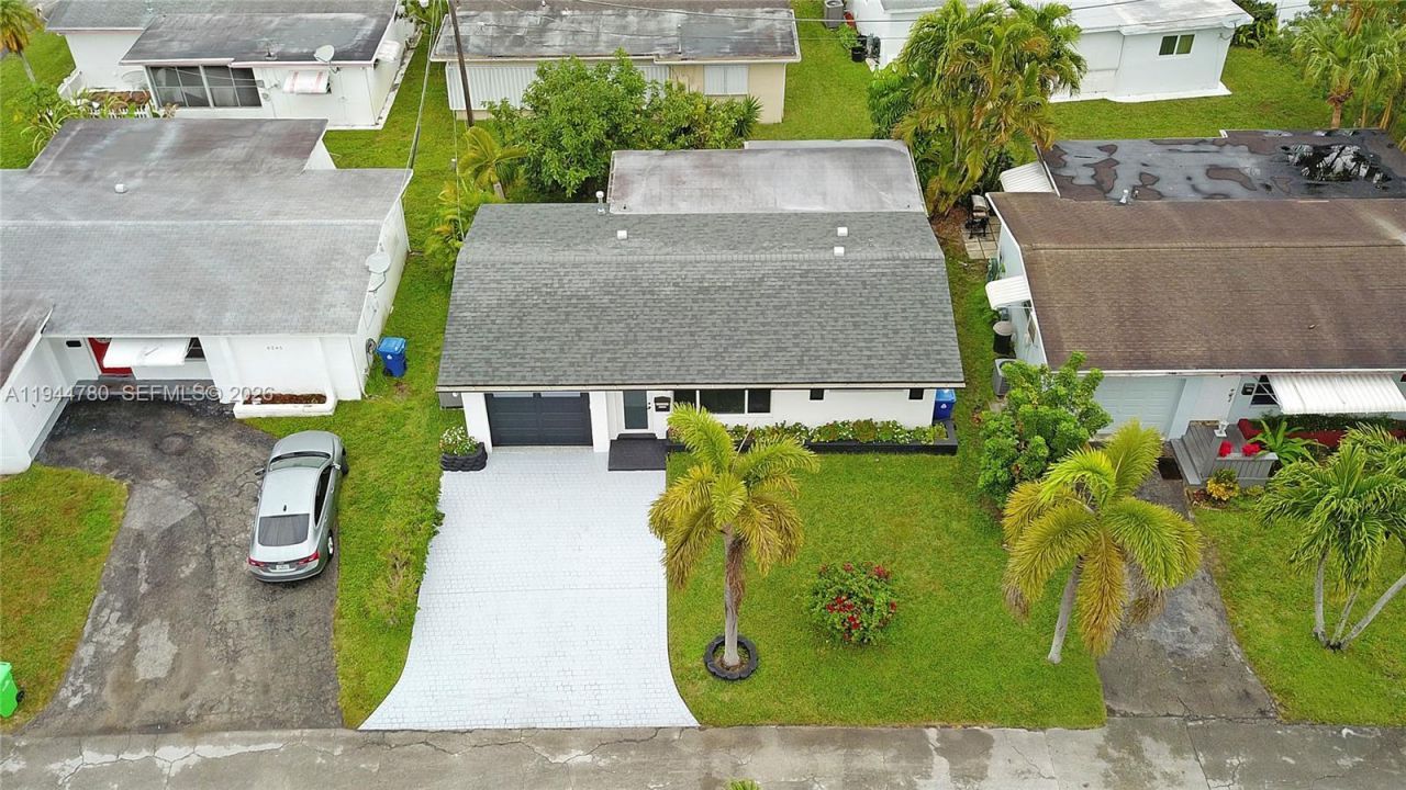 8235 NW 23rd St, Sunrise, FL 33322 Photo