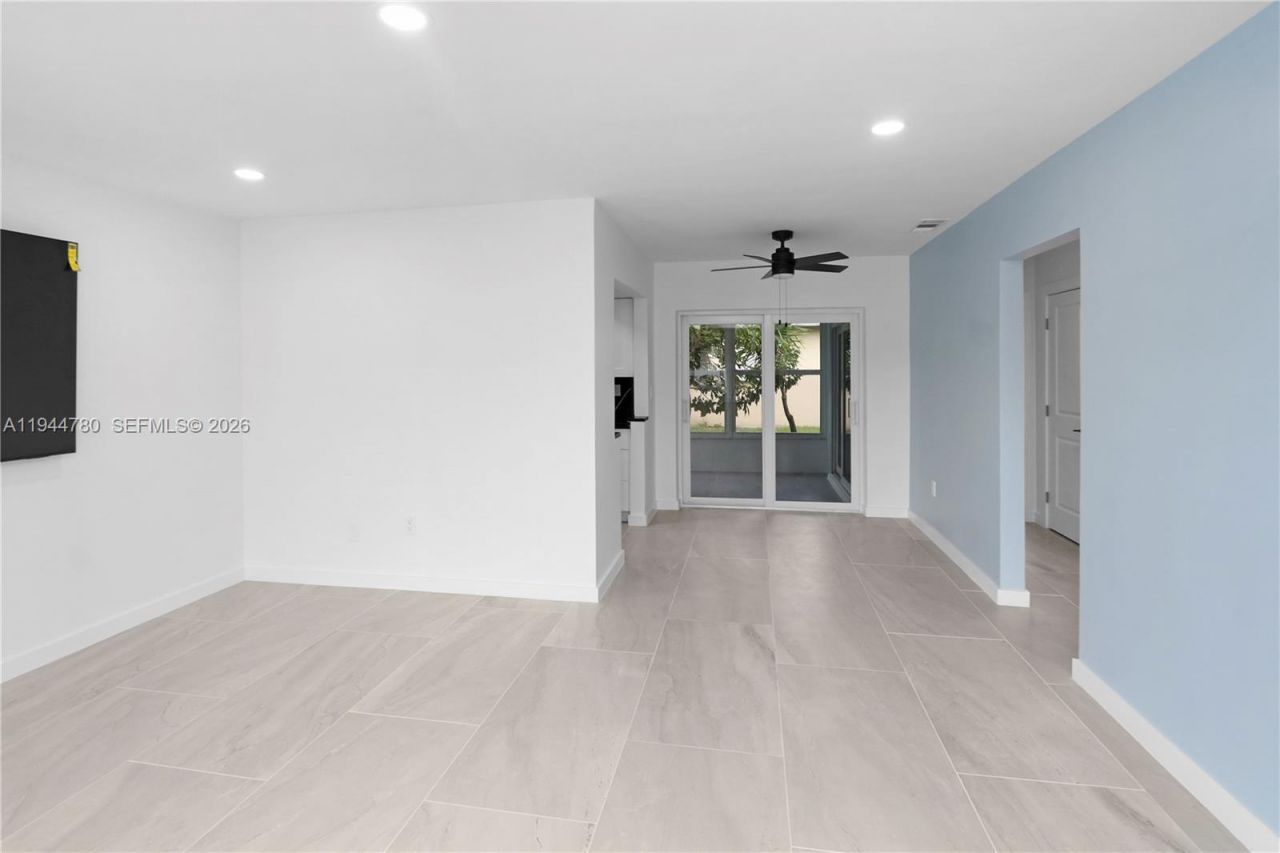 8235 NW 23rd St, Sunrise, FL 33322 Photo