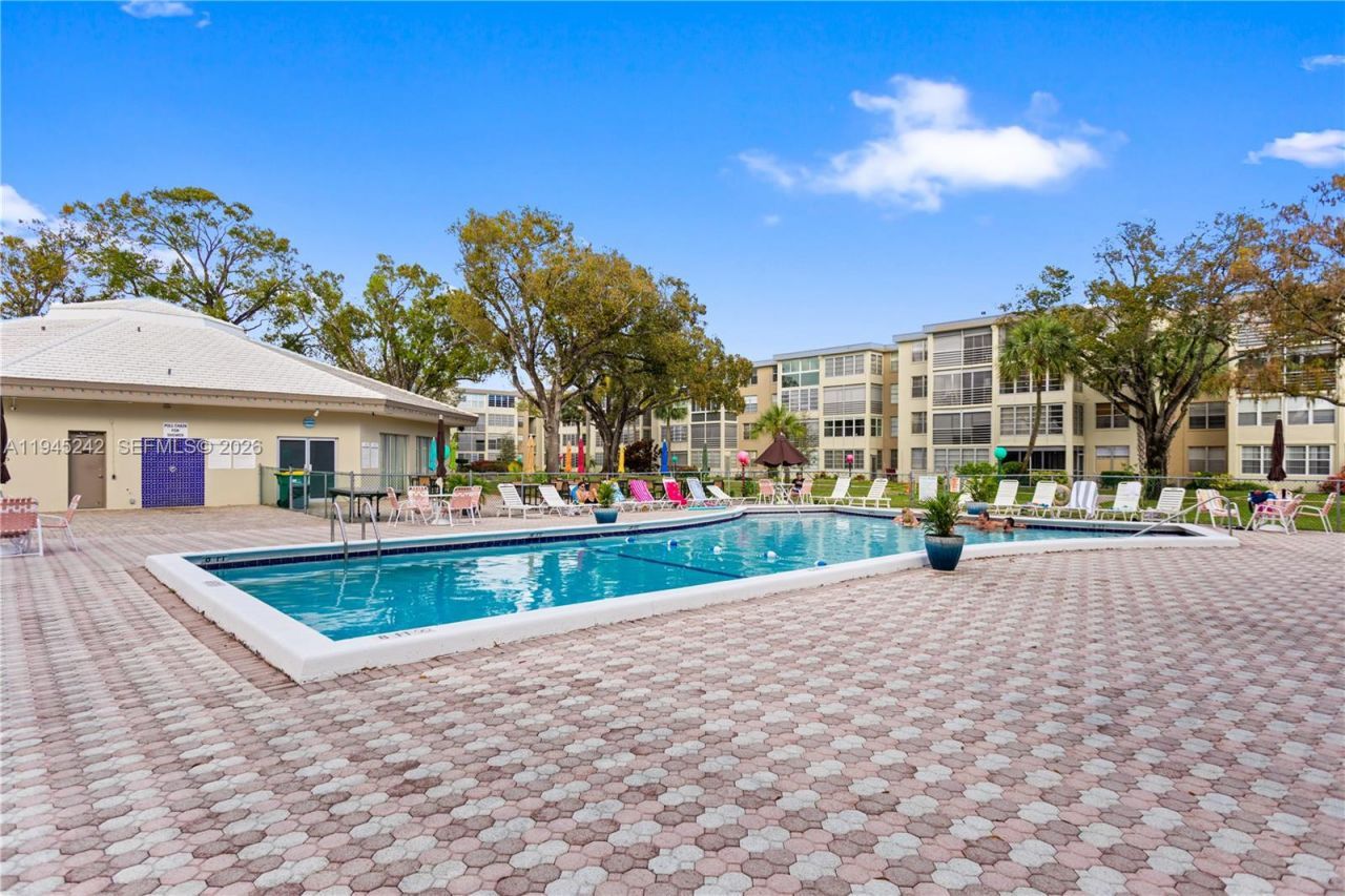 2998 NW 48th Ter , Unit 329, Lauderdale Lakes, FL 33313 Photo