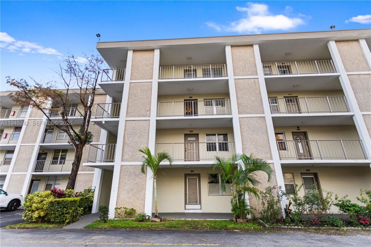 2998 NW 48th Ter , Unit 329, Lauderdale Lakes, FL 33313 Photo