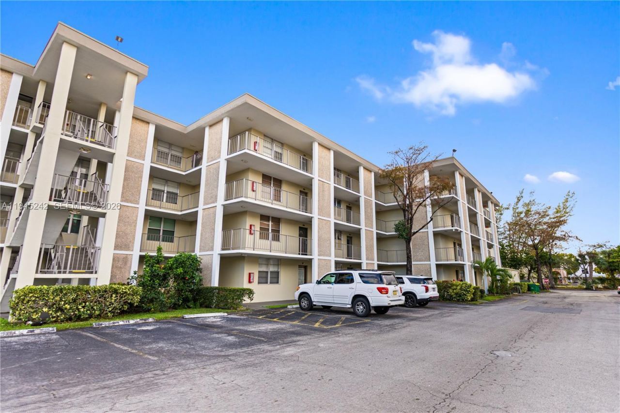 2998 NW 48th Ter , Unit 329, Lauderdale Lakes, FL 33313 Photo