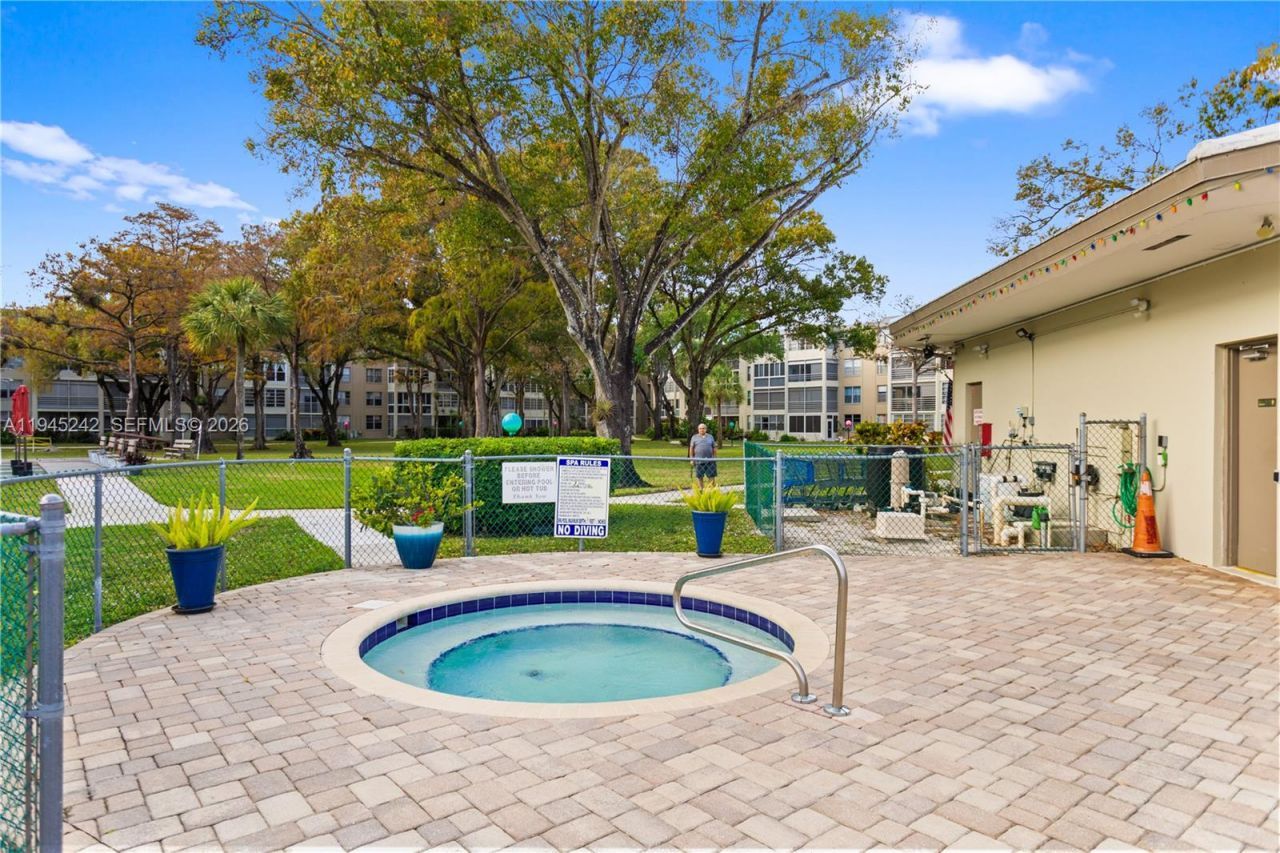 2998 NW 48th Ter , Unit 329, Lauderdale Lakes, FL 33313 Photo