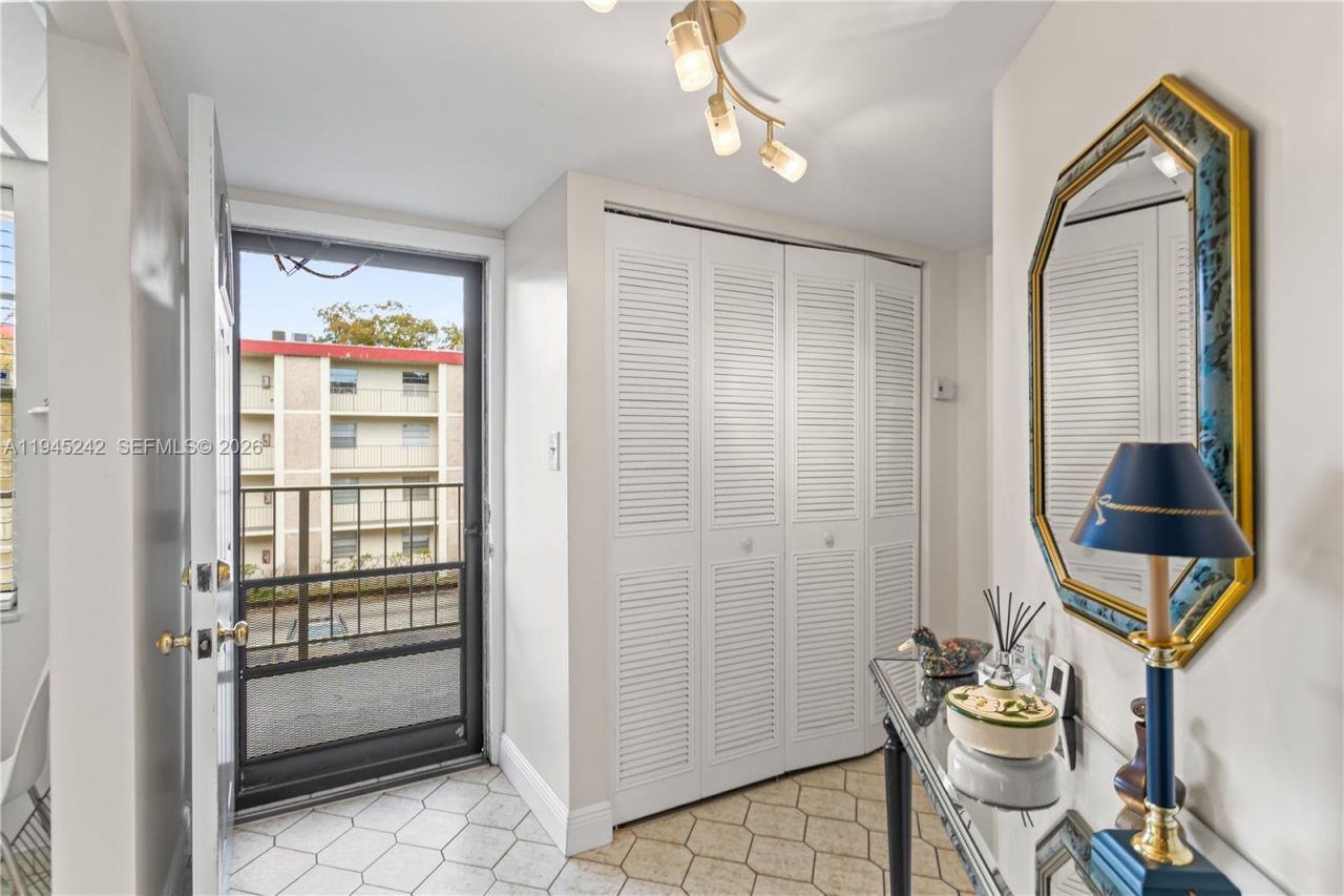 2998 NW 48th Ter , Unit 329, Lauderdale Lakes, FL 33313 Photo