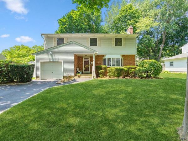 29 Munson Court, Melville, NY 11747