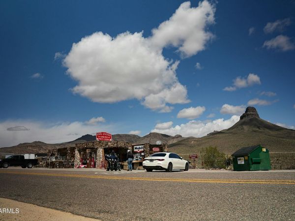 - W Oatman Highway, Unit -, Golden Valley, AZ 86413