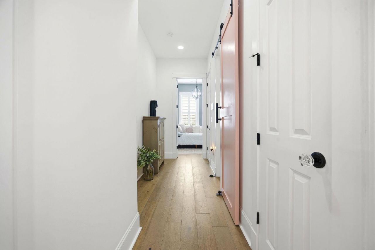 857 Iris St. Photo 12