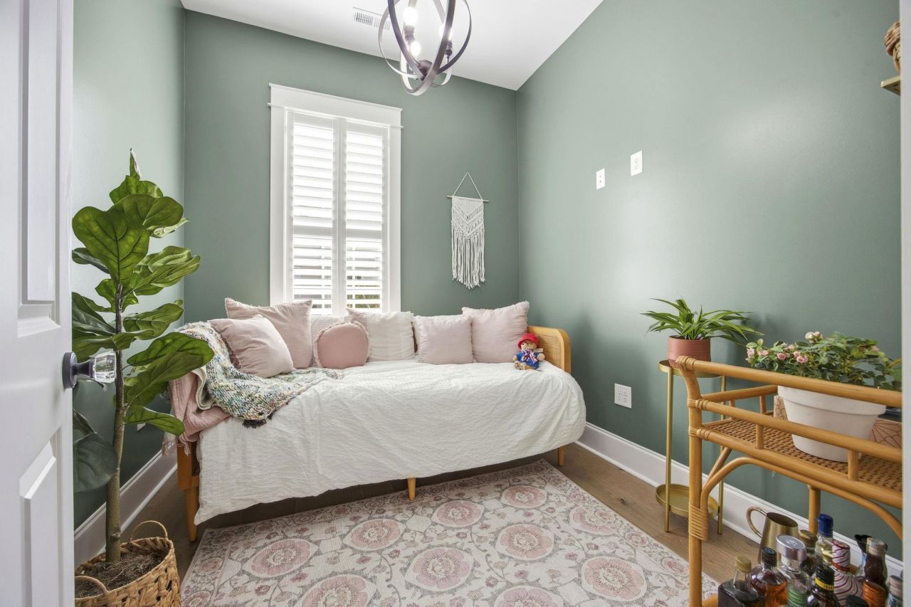 857 Iris St. Photo 14