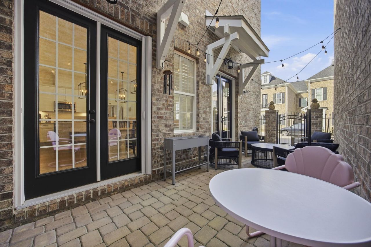 857 Iris St. Photo 28