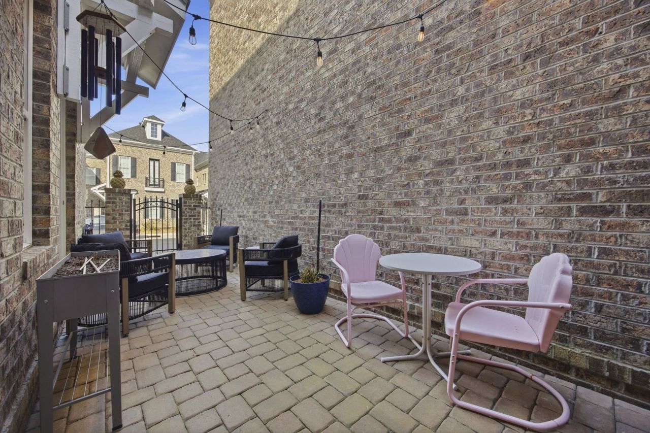 857 Iris St. Photo 29